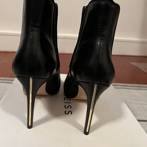BNIB Reiss leather heeled booties, size 41